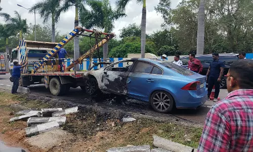 Car Catches Fire, No Casualties