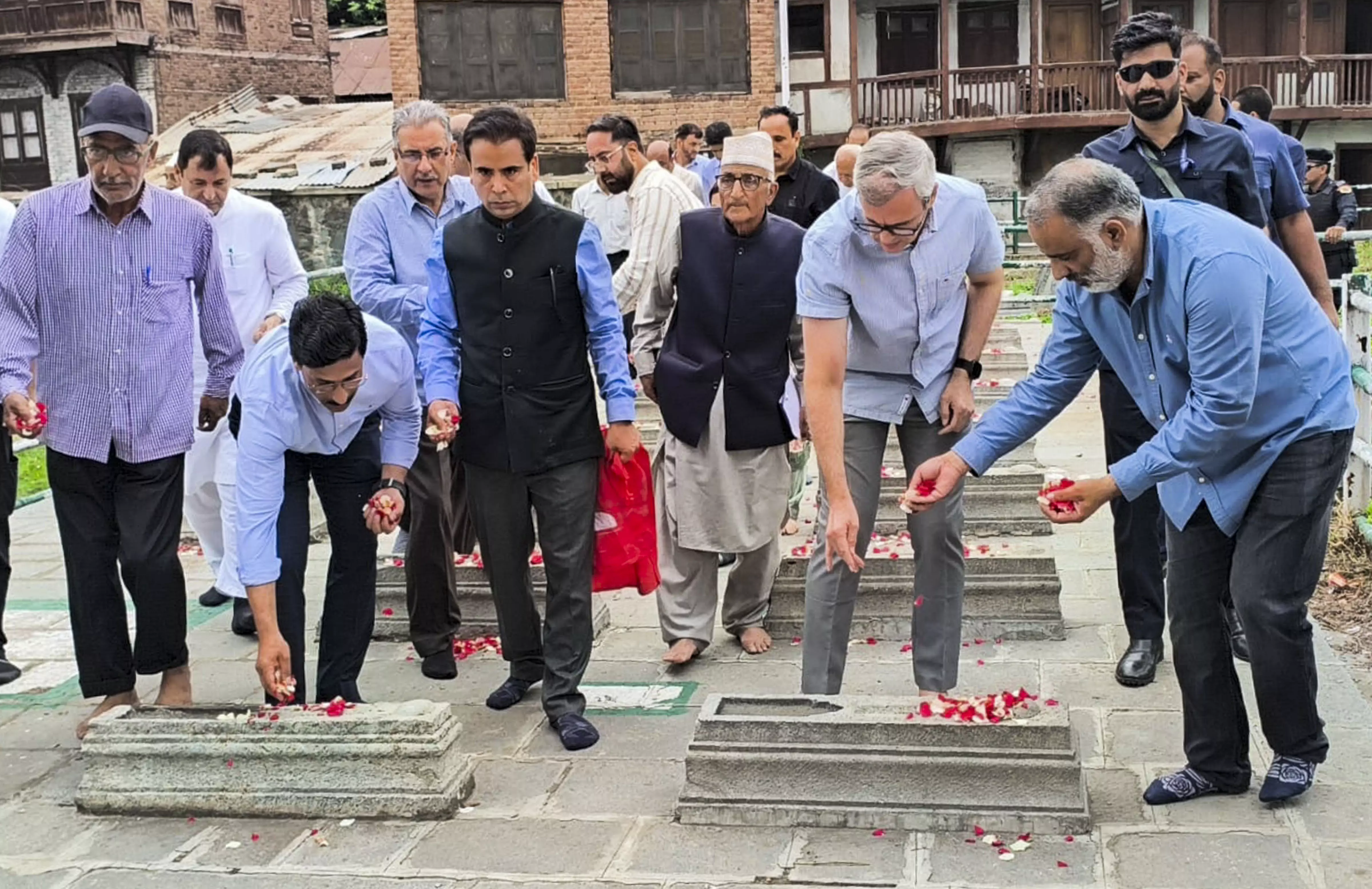 Omar Abdullah Reaches Srinagar’s Mazar-e-Shuhada After Defying Restrictions