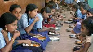 30 Students Fall Ill, Food Poisoning Suspected 30 Students Fall Ill, Food Poisoning Suspected