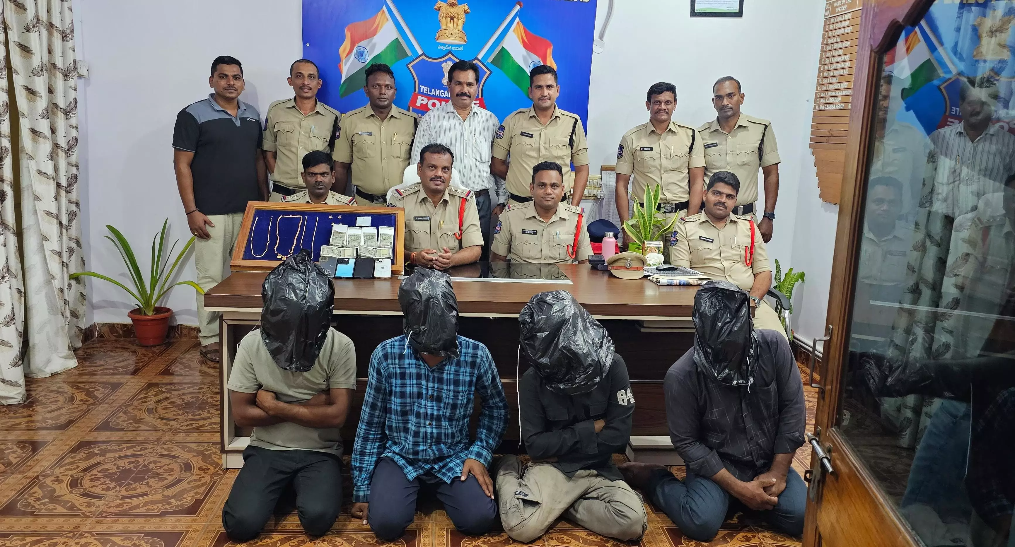 4 Chain Snatchers Targeting Lone Elderly Women Held