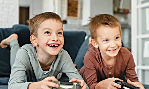 Millions Dig Happily to ‘Grow a Garden’ in Virtual Universe