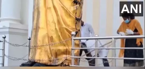Karunanidhis Statue Defiled with Black Paint in Salem