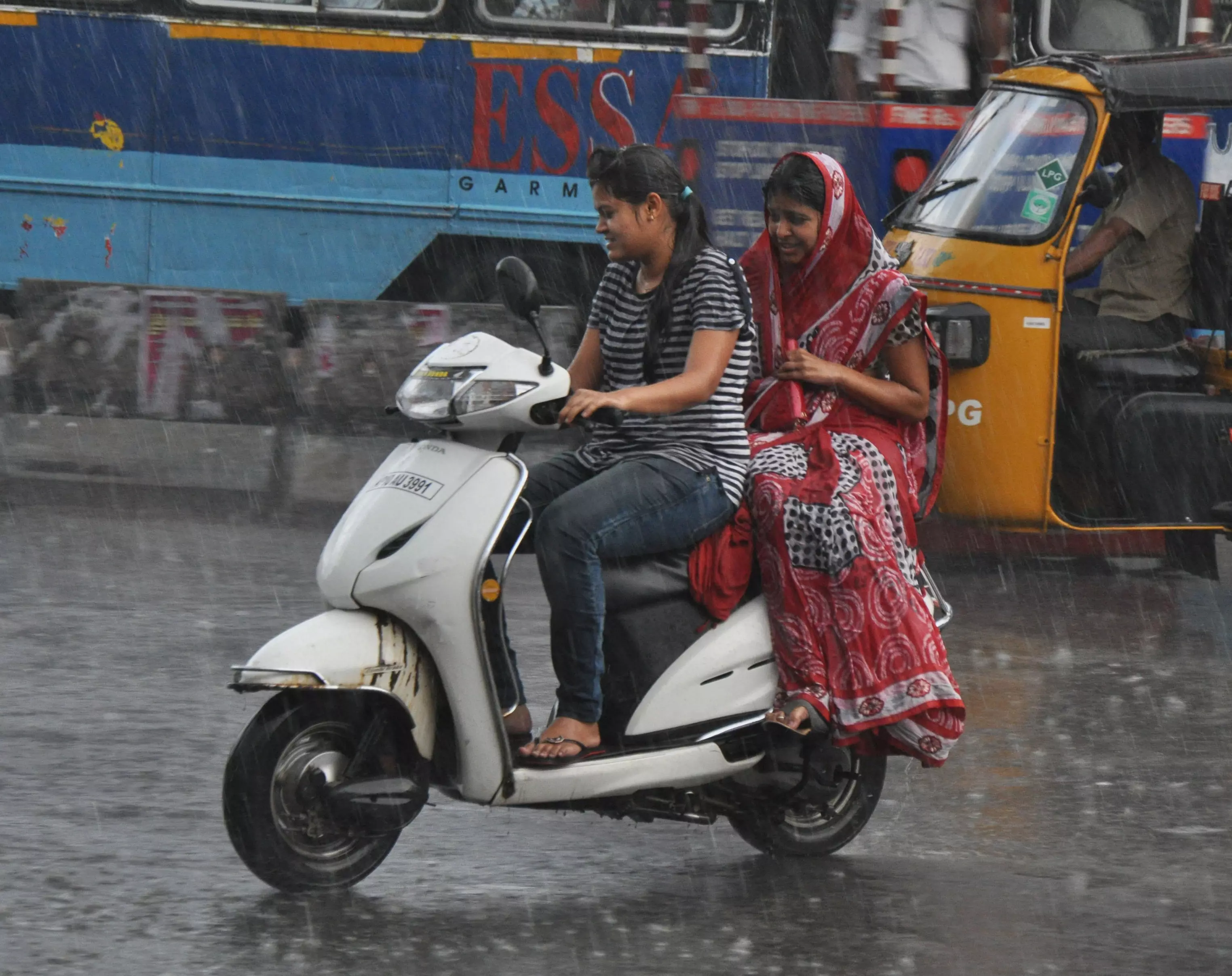 Heavy Rains Forecast for Telangana; Yellow Alert Issued for Several Districts Heavy Rains Forecast for Telangana; Yellow Alert Issued for Several Districts