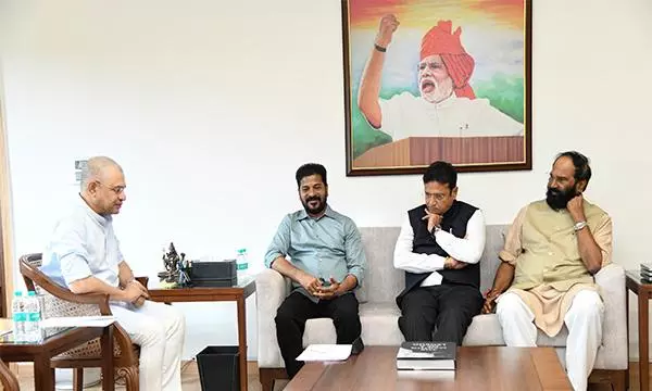 Revanth Meets Ashwini Vaishnaw, Seeks Centre’s Approval for Semiconductor Projects