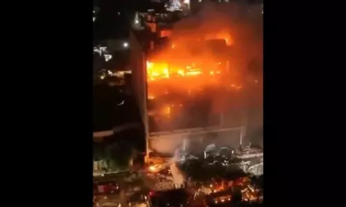 More Than 60 Killed in Iraq Mall Fire