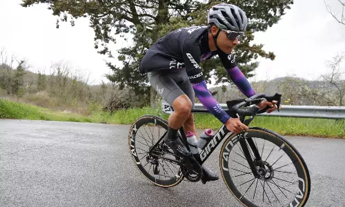 Italian Cyclist Privitera Dies at 19 Following Fatal Fall