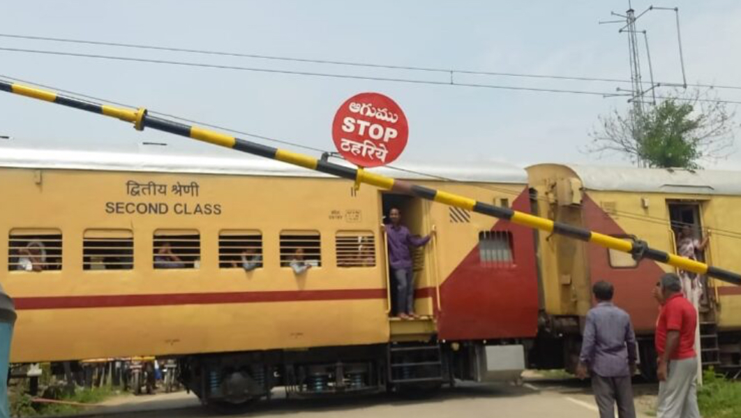 Stuck Railway Gates Cause Traffic Trouble in Nizamabad