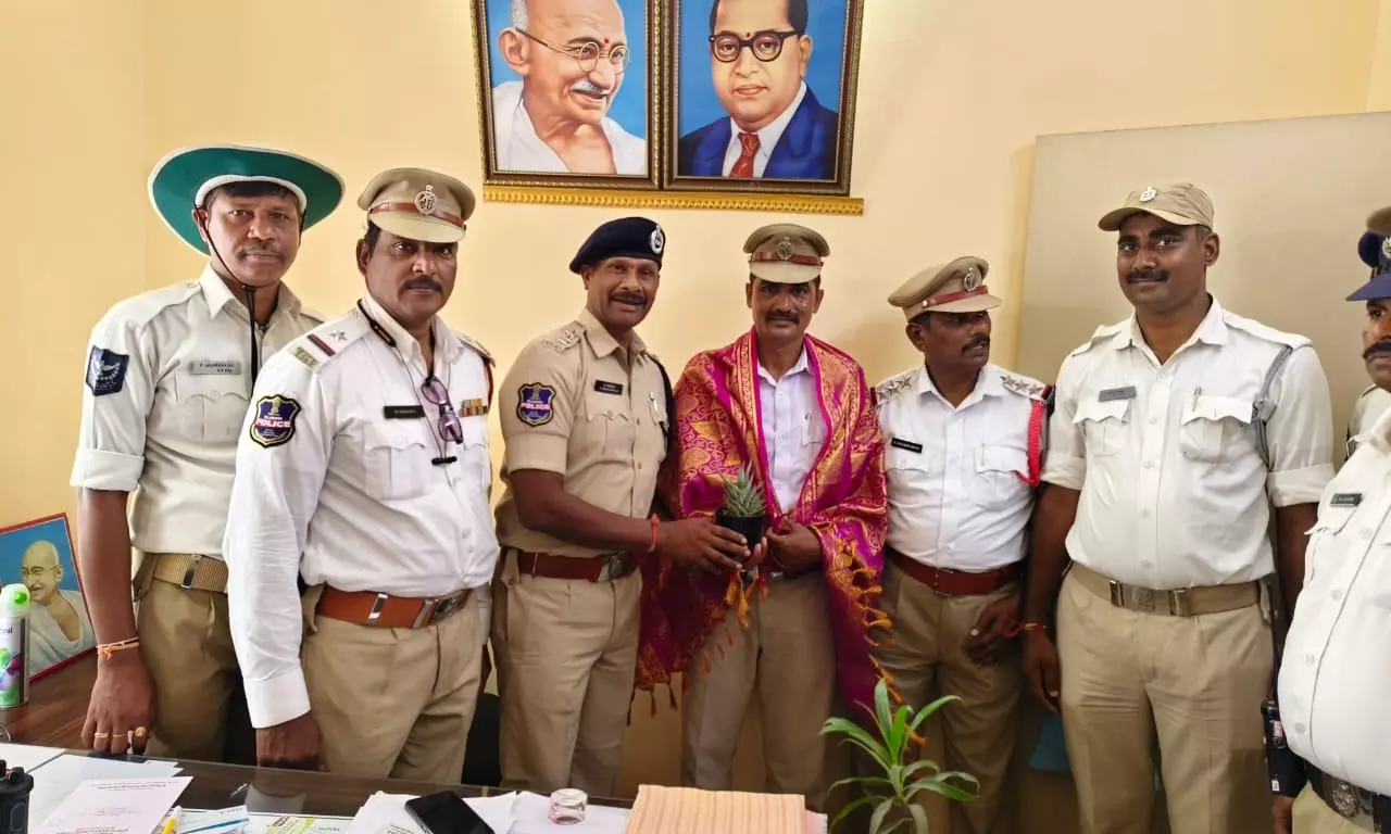 Begumpet Traffic RSI Honoured For Extending Medical Aid to Doctor at HPS Gate
