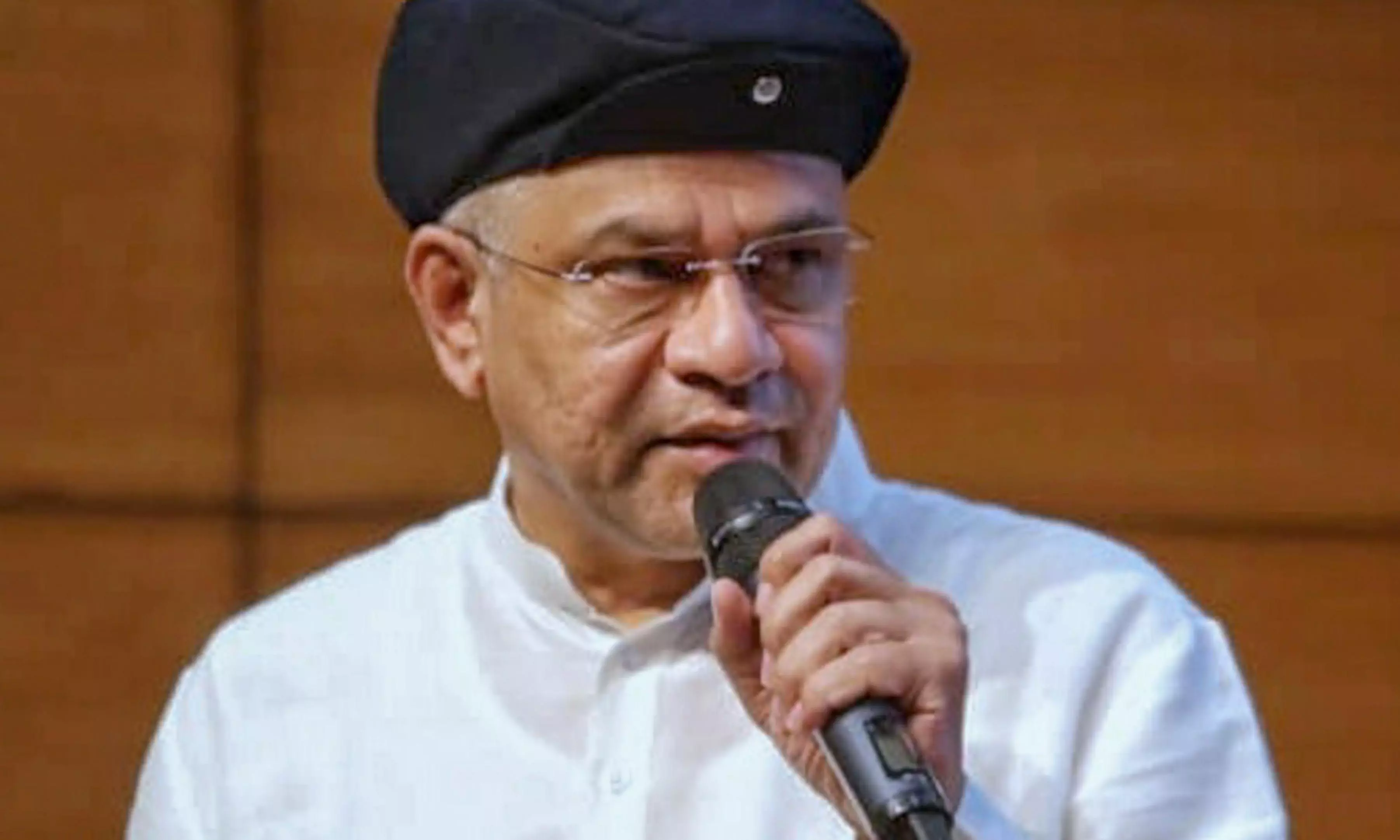 India’s First Semiconductor Chip to Launch in 2025: Minister Vaishnaw India’s First Semiconductor Chip to Launch in 2025: Minister Vaishnaw