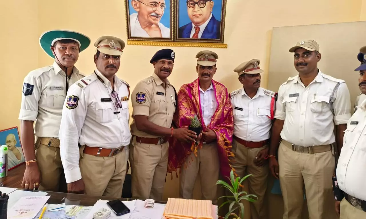 Traffic Cop, Team Feted For Helping Injured Doc
