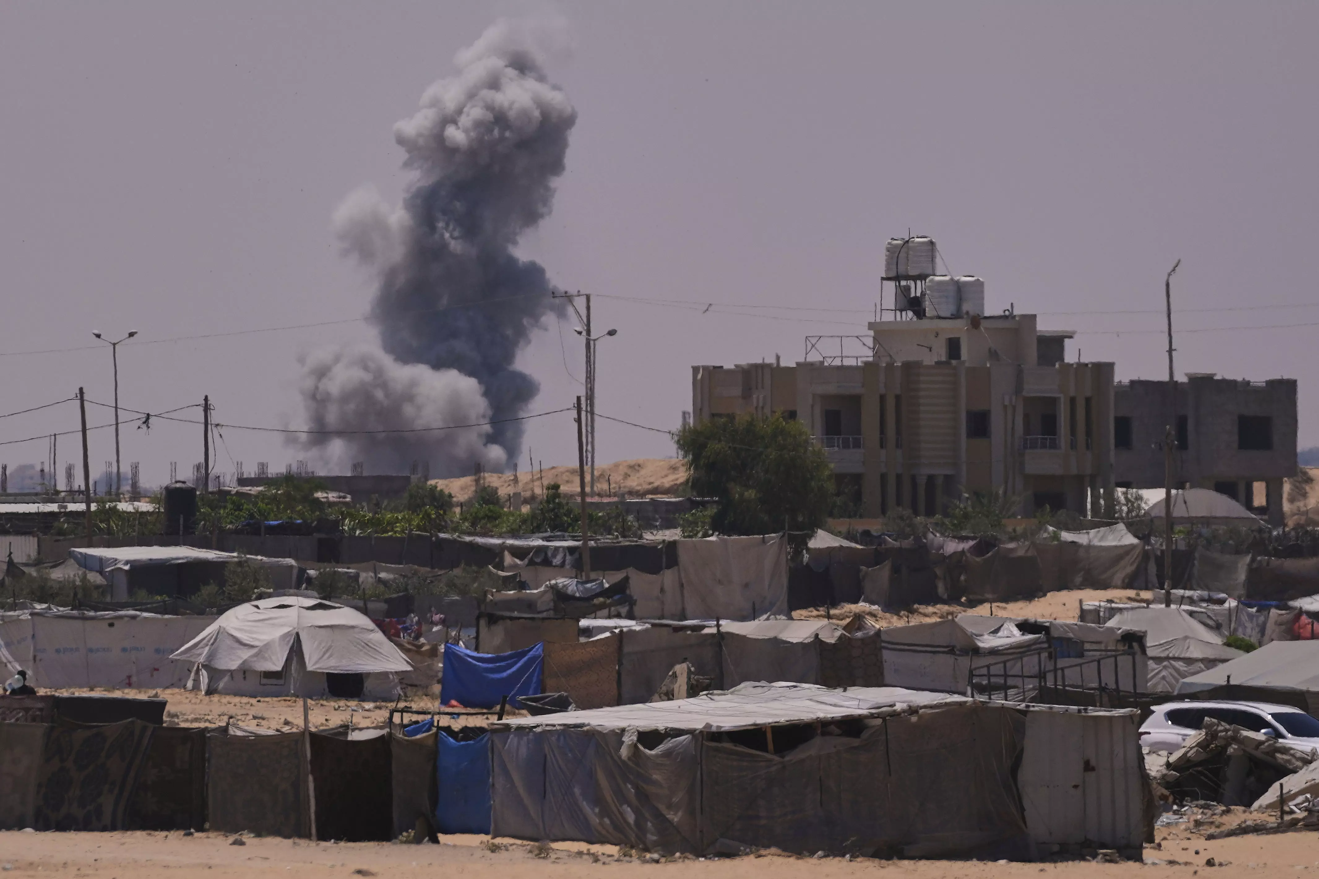 Israeli Troops Fire on Aid Seekers in Gaza, Killing 32