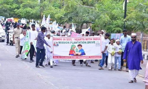 Muslim Children Rally to Plant Trees