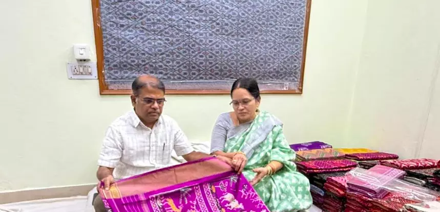 National Handloom Awards For Two State Weavers