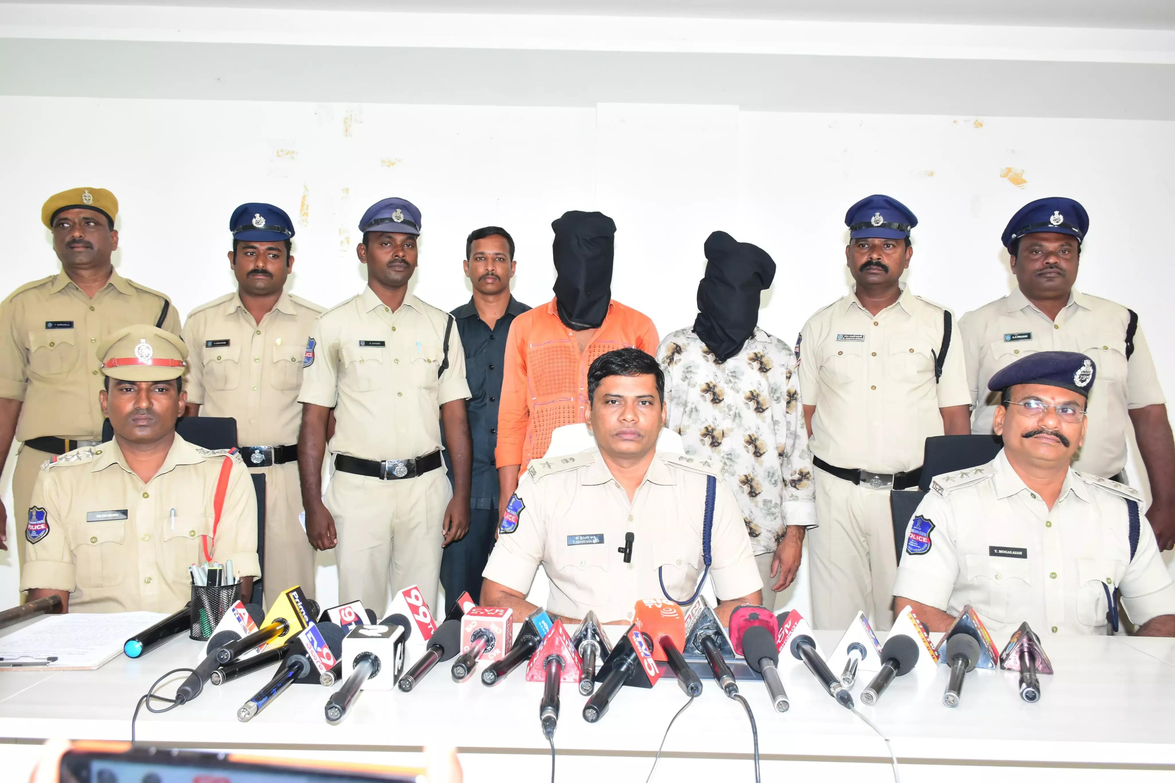 Rs 18 Lakh Cigarettes Theft Case: Two Arrested in Gadwal