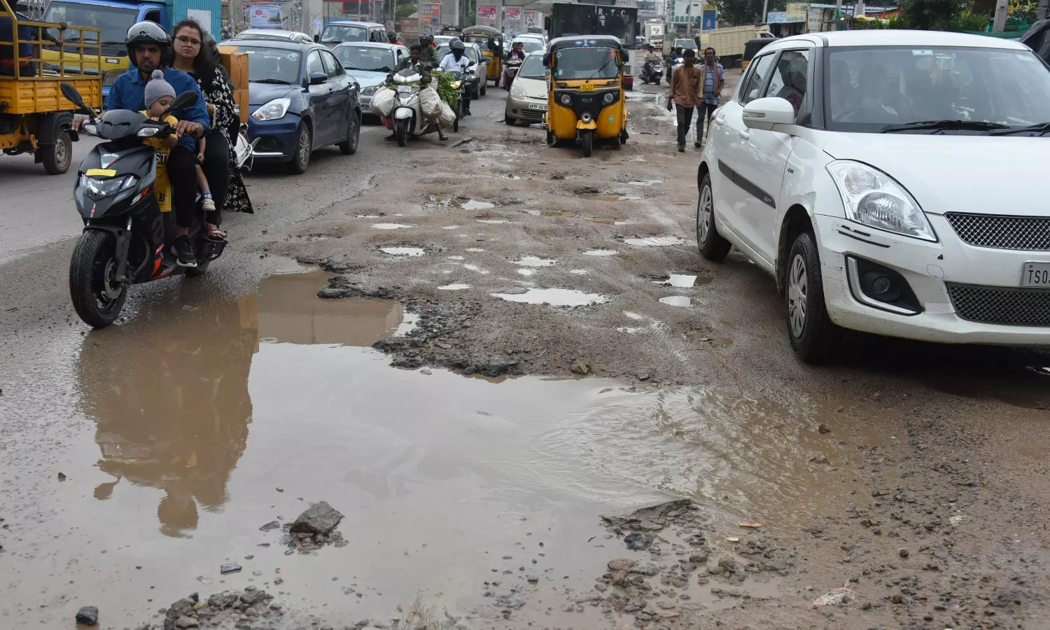 Drizzles Keep the Day Soggy, Sloggy in Hyderabad