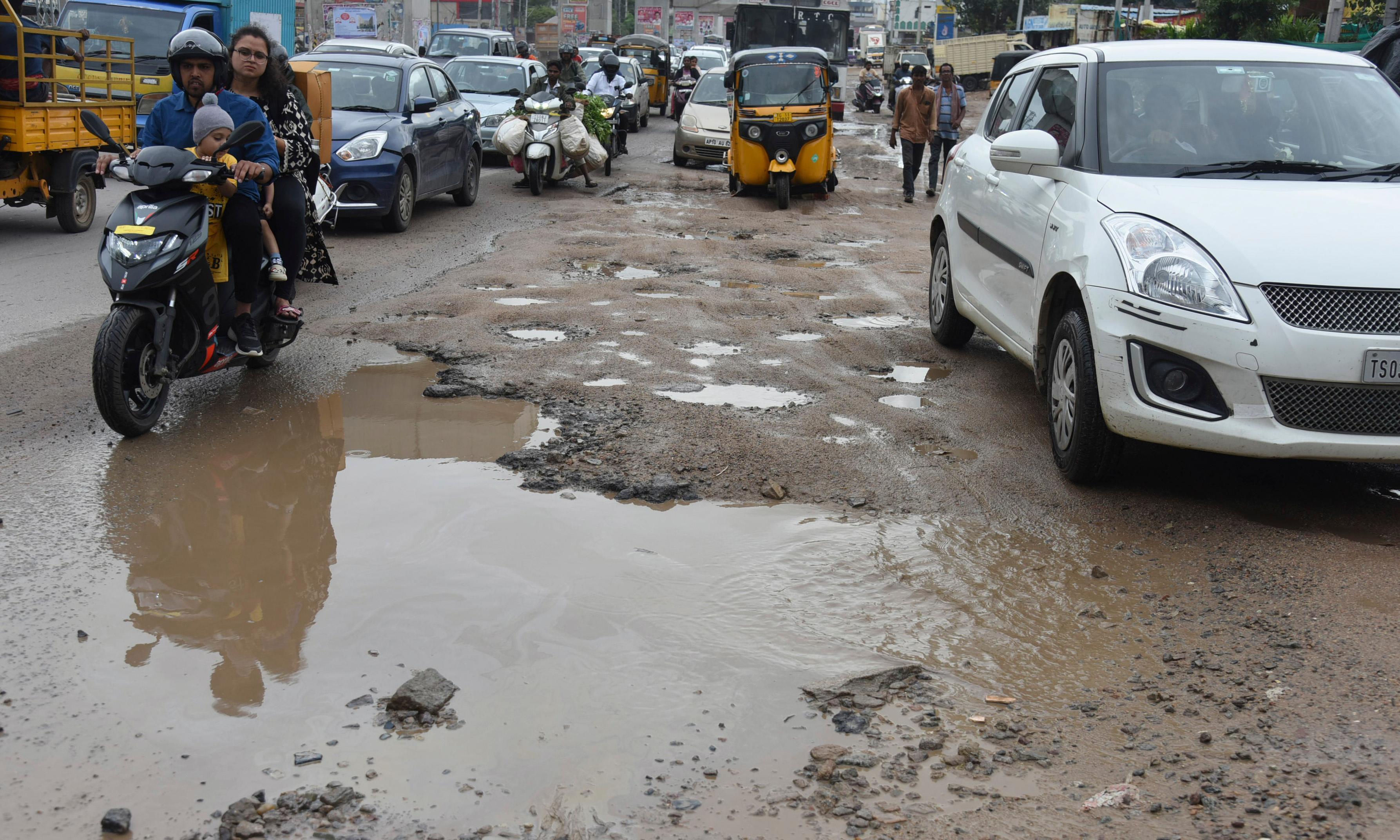 Drizzly Weather Disrupts Hyderabad; More Rain Forecast