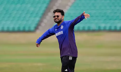 Pant’s Availability as Wicketkeeper Is A Positive Sign, Says Sanjay Bangar Pant’s Availability as Wicketkeeper Is A Positive Sign, Says Sanjay Bangar