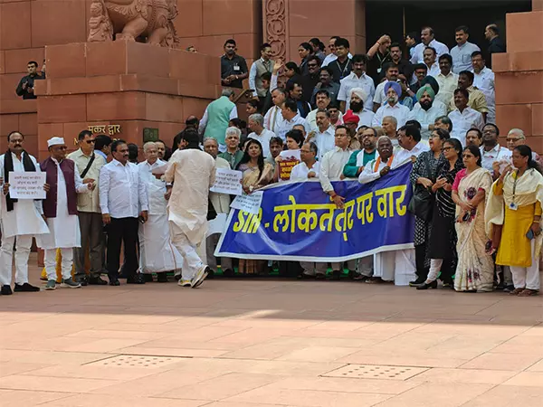 INDIA Bloc MPs Protest at Parliament Against Bihar SIR
