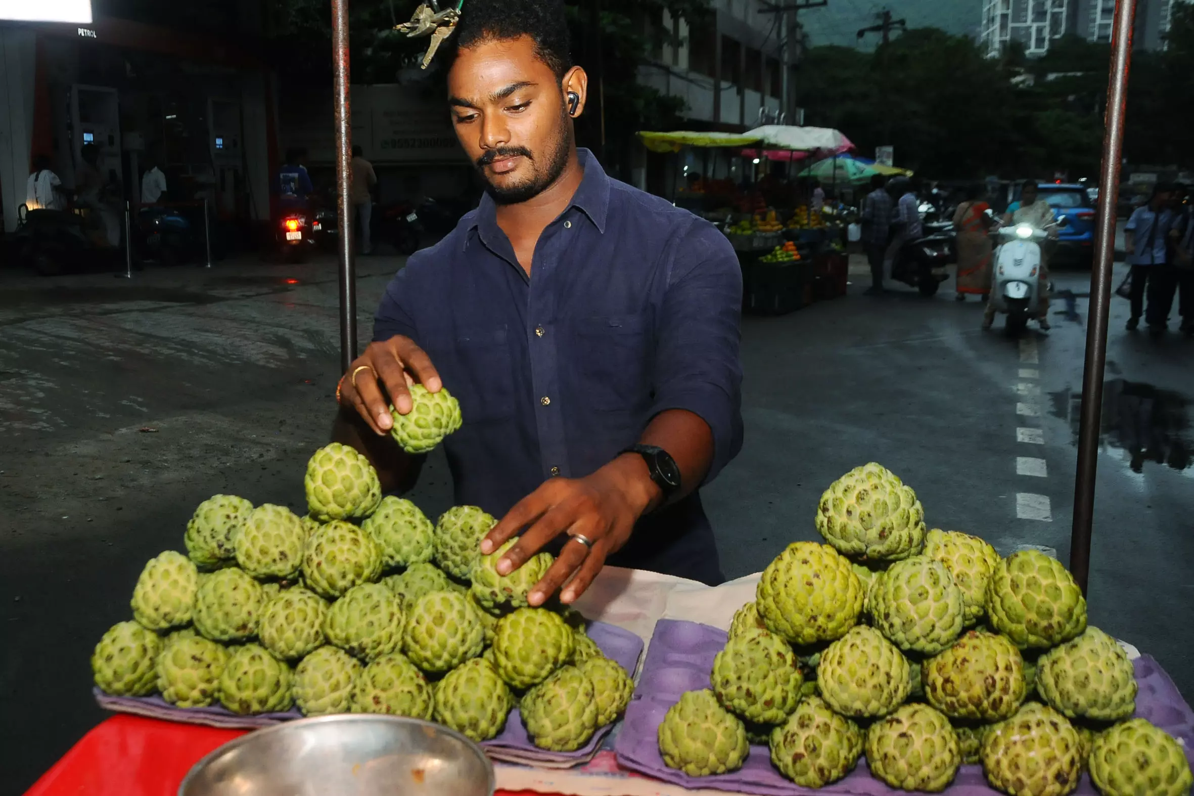 Custard Apple Season Begins Early; Prices Dip, Demand Rises