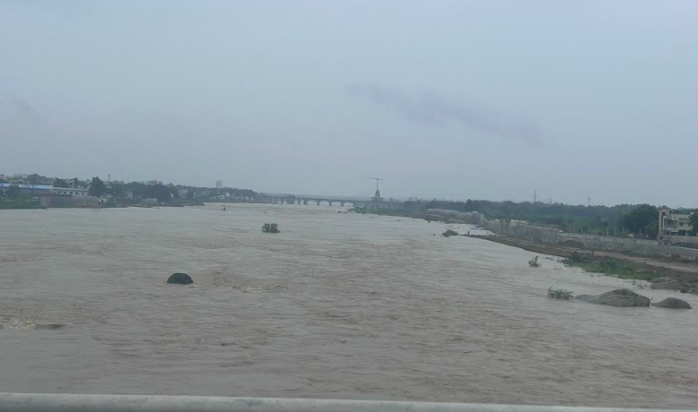 NDRF Rescues Herdsmen Stranded in Munneru River