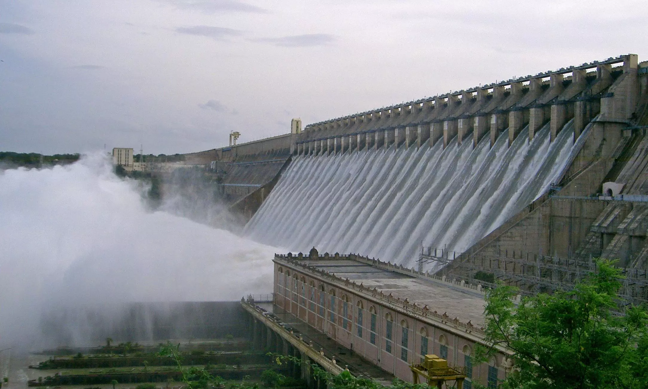 AP to Continue Drawing Water from Nagarjunasagar Dam to Meet Its Irrigation Needs