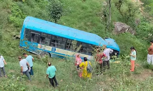 8 Dead, 21 Injured as HRTC Bus Falls into Gorge in Himachal’s Mandi District