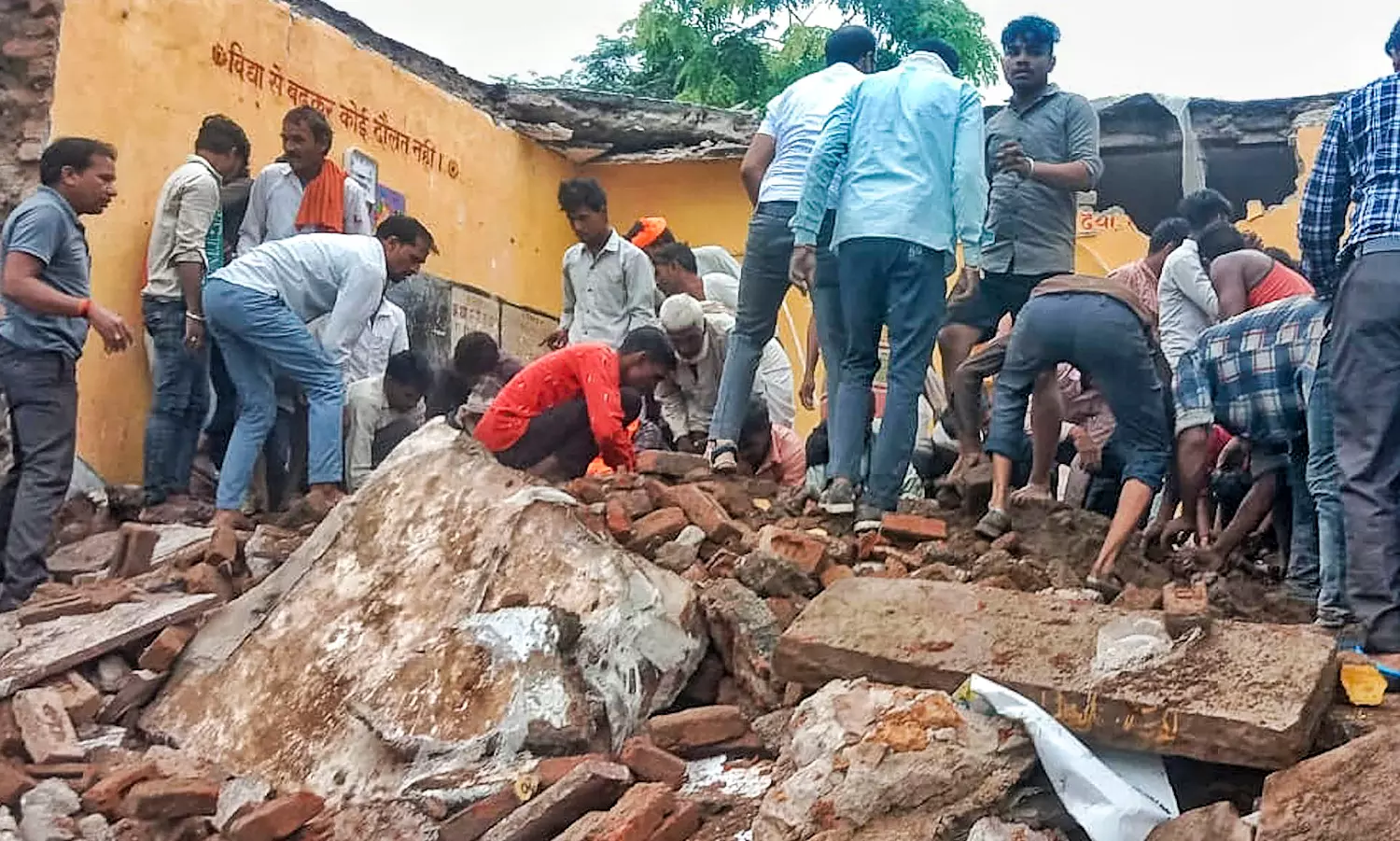 6 Students Die As Building Collapses