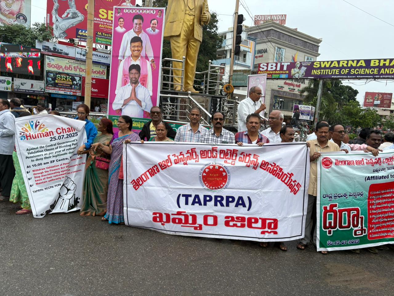 Khammam Pensioners Protest Finance Act, Demand Equal Benefits
