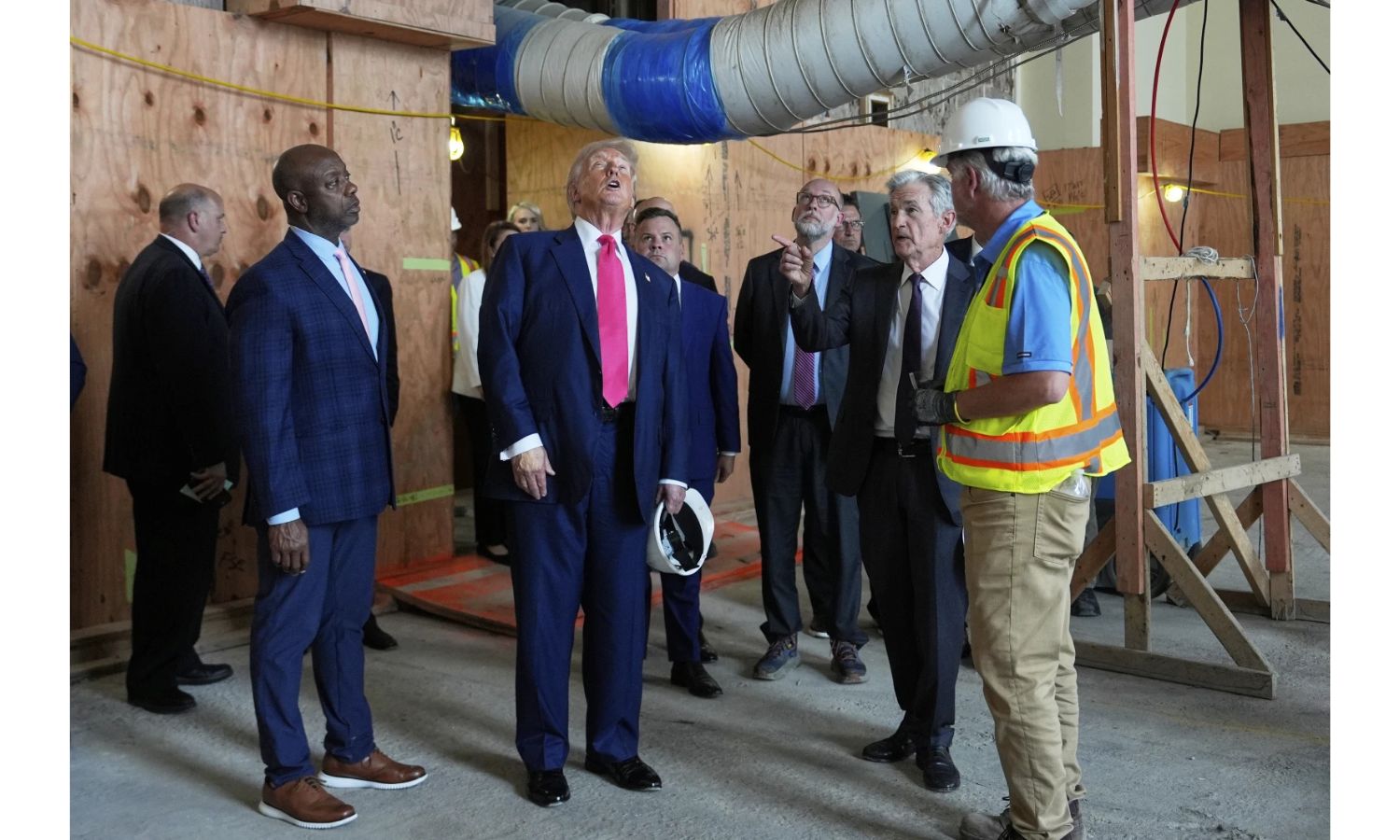 Trump and Powell Clash Over Fed Building Project Costs