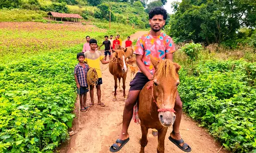 Kondu Tribe Rallies on Horseback