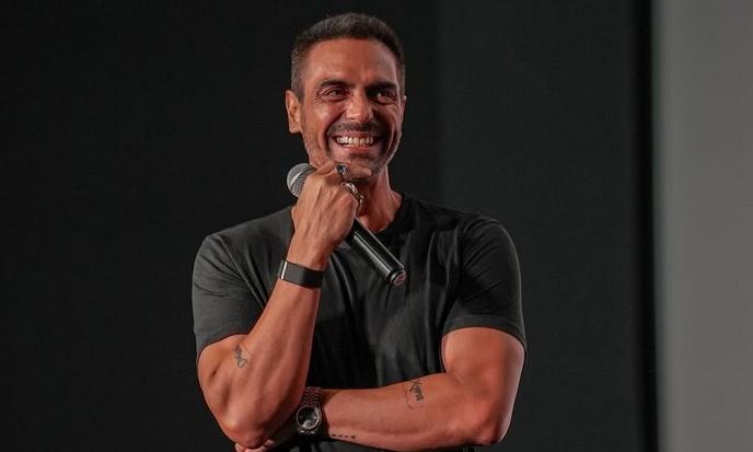 Actor Reflects on Career and Industry Insights