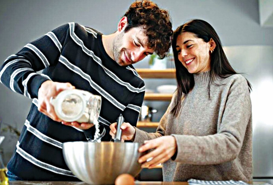Micro-mancing: How Small Gestures Strengthen Relationships