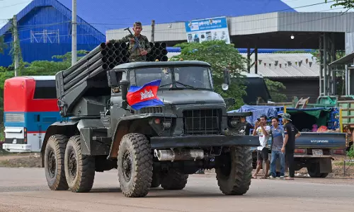 Thailand-Cambodia Border Clashes Kill 32, Thousands Flee