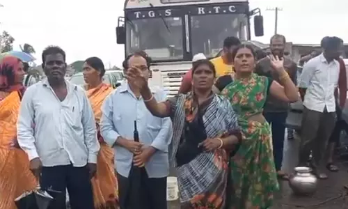 Nirmal District: Women Protest With Empty Pots
