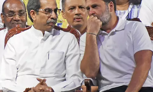 Rahul Gandhi Greets Uddhav Thackeray, Calls for United Fight in Maharashtra