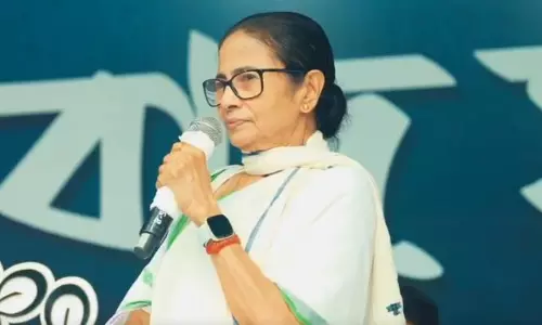 Mamata to Launch Stir for Bengali Migrants