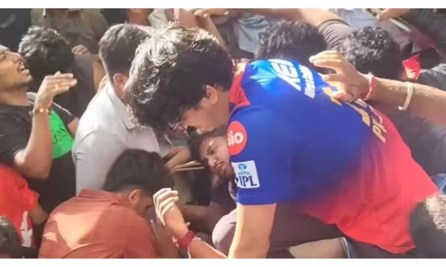 DC Edit | Learn To Control Crowds Better