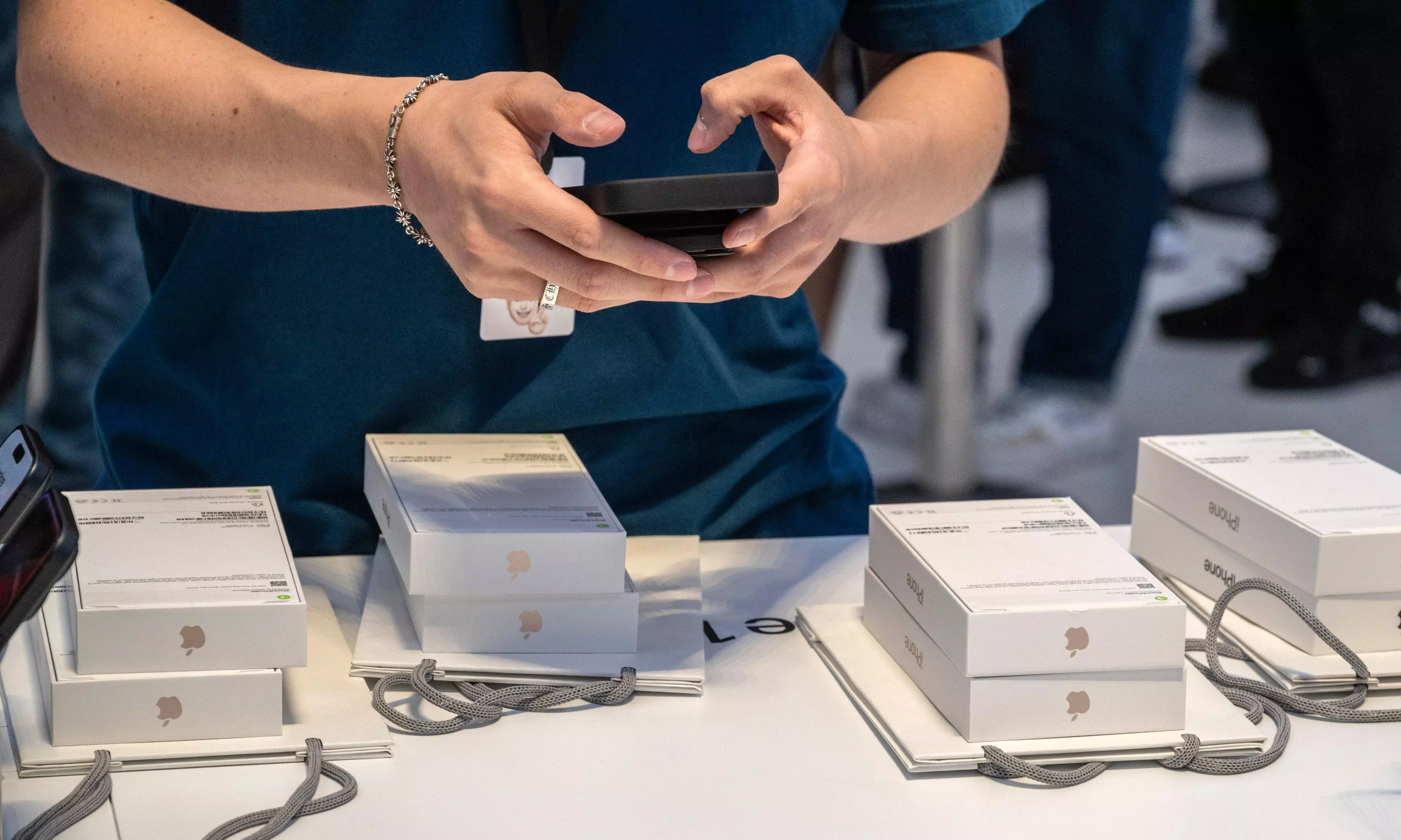 India Overtakes China As Top Smartphone Supplier For US In Q2 2025: Canalys