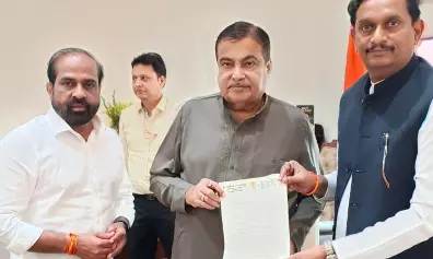 Vijayawada MP Meets Gadkari For Developing City Roads