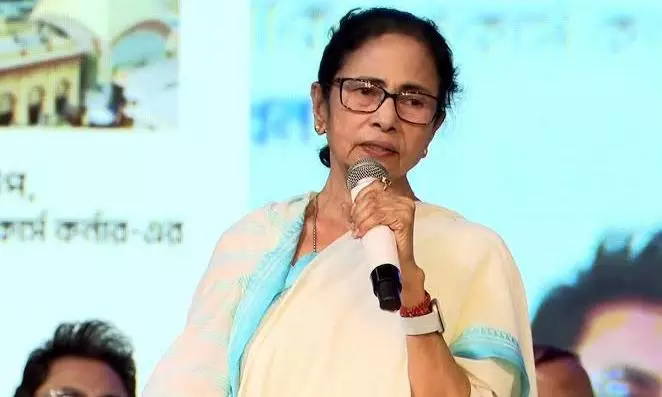 Didi: Each Durga Puja Committee to Get Rs 1.10 Lakhs This Year; BJP Calls It a Waste Didi: Each Durga Puja Committee to Get Rs 1.10 Lakhs This Year; BJP Calls It a Waste