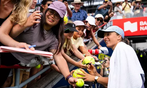 Iga Swiatek Registers Win in First Match Since Wimbledon Victory; Eases into 3rd Round in Montreal
