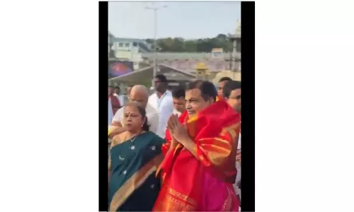 Union Minister Nitin Gadkari Worships At Tirupati Temple