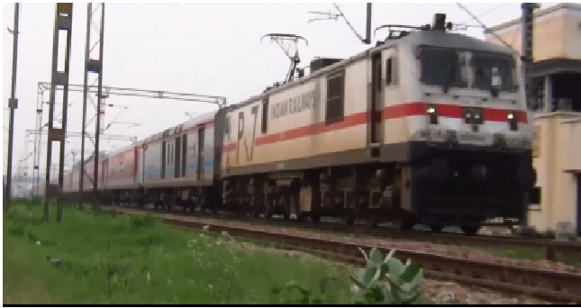 Man Trapped Under Train Rescued in Akola After Slip