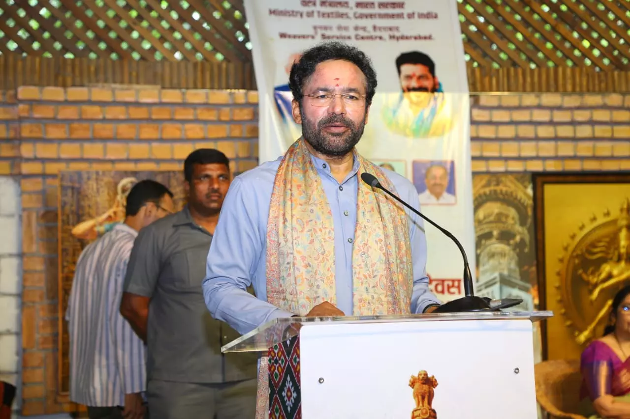Kishan Speaks of Global Market for Telangana Weavers