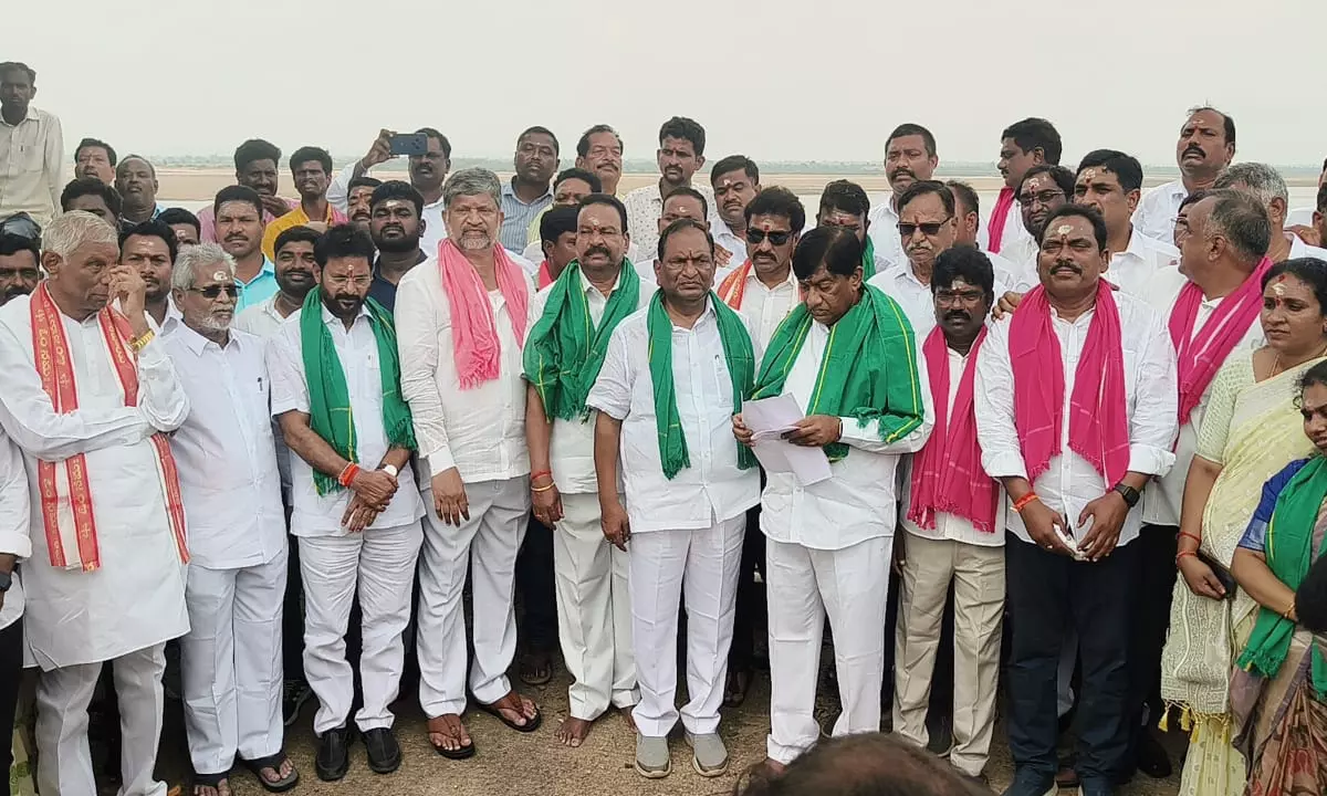 Tension At Kannepalli As BRS Protests Water Delay