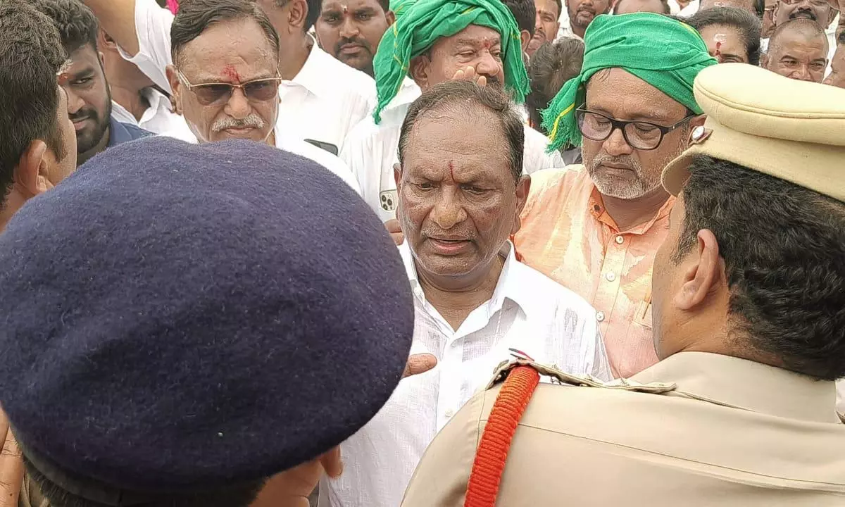 Tension At Kannepalli As BRS Protests Water Delay