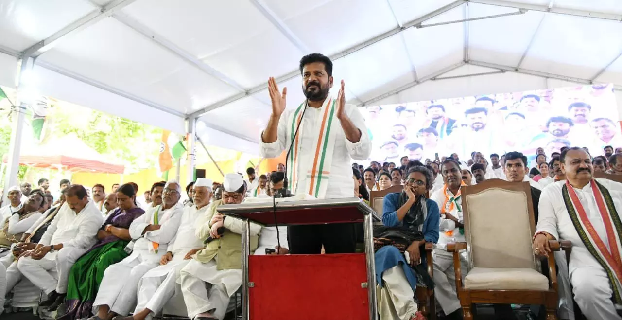 Revanths Maha Dharna Evokes Big Response In Delhi