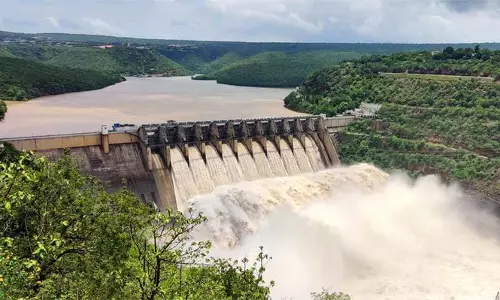 Srisailam Reservoir Inflow Drops; Outflow Continues Over 1 Lakh Cusecs