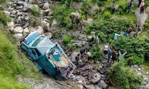 3 CRPF Jawans Killed, Over A Dozen Injured In J&K Mishap 3 CRPF Jawans Killed, Over A Dozen Injured In J&K Mishap