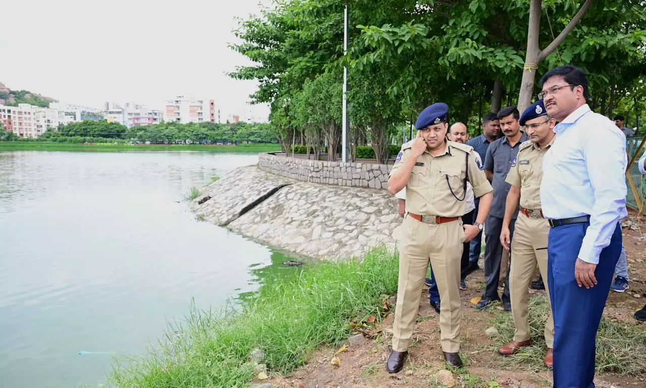 Shaikpet’s Malkam Cheruvu Floods After Heavy Rain